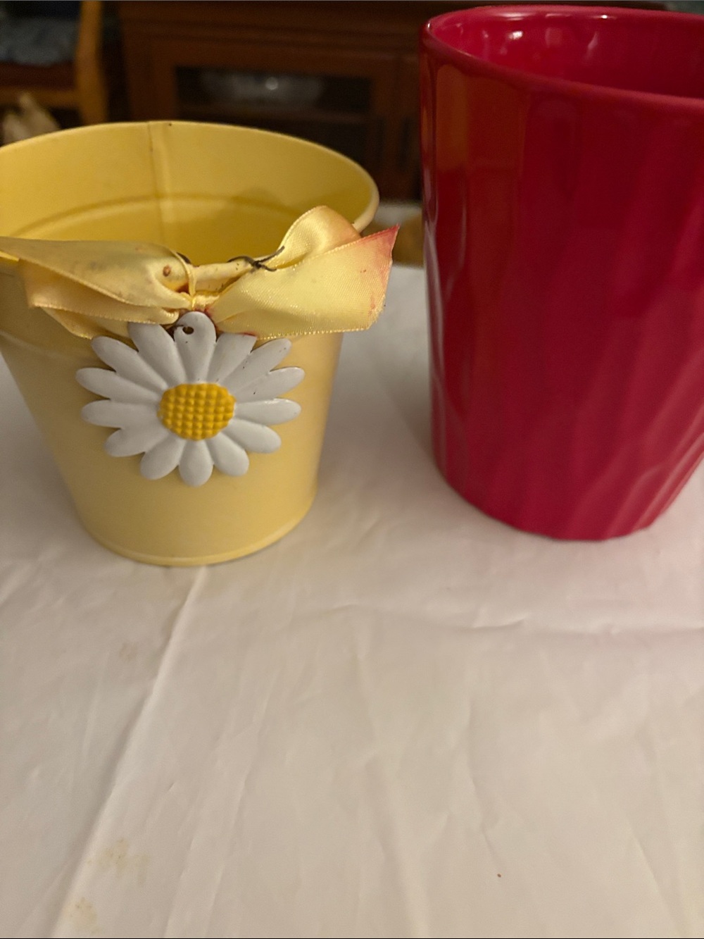 Yellow Daisy Metal Party Favor Bucket with Ribbon, red planter